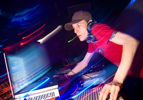 PREVIEW: Deadmau5 - Swinged PREVIEW: Deadmau5 - Swinged