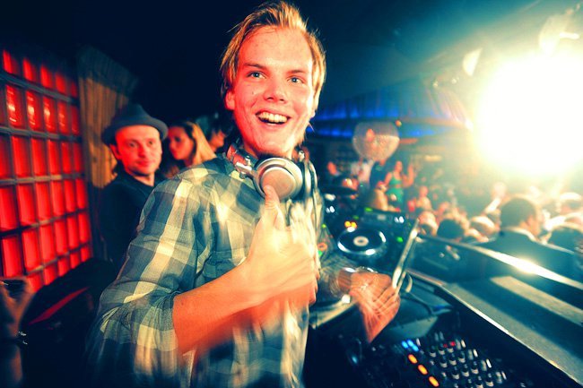 http://www.electronicaoasis.com/wp-content/uploads/2012/01/Avicii-at-Lavo.jpg